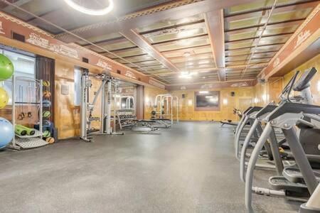 Cozysuites - 1Br With Direct Skybridge Access #1 Индианаполис Экстерьер фото