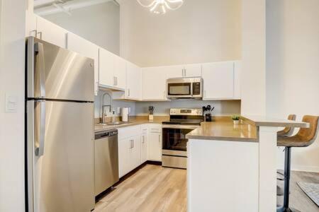 Cozysuites - 1Br With Direct Skybridge Access #1 Индианаполис Экстерьер фото